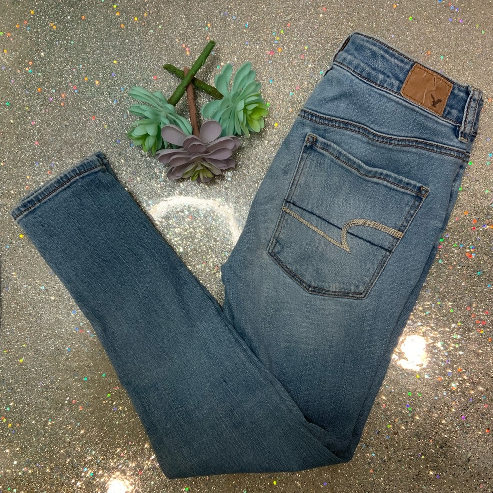 American Eagle Outfitters Skinny Light Wash Jeans - Size 6 Short
